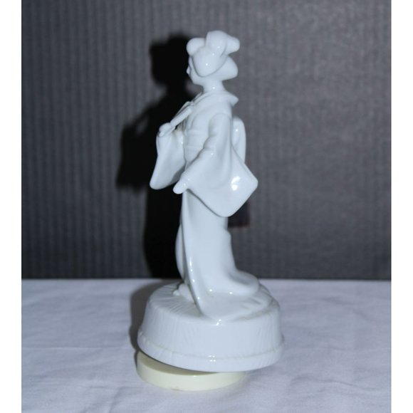 Porcelain Geisha Girl Music Box - Made in Japan - Picture 3 of 8
